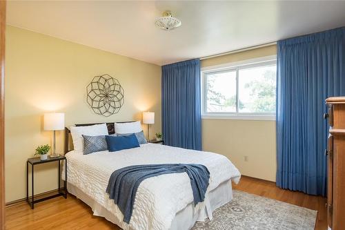 420 Barton Street E, Hamilton, ON - Indoor Photo Showing Bedroom