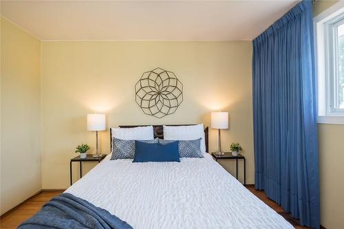 420 Barton Street E, Hamilton, ON - Indoor Photo Showing Bedroom