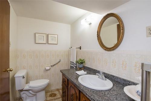 420 Barton Street E, Hamilton, ON - Indoor Photo Showing Bathroom