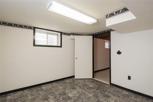 420 Barton Street E, Hamilton, ON - Indoor Photo Showing Other Room