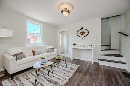 43 Evans Street, Hamilton, ON - Indoor Photo Showing Living Room