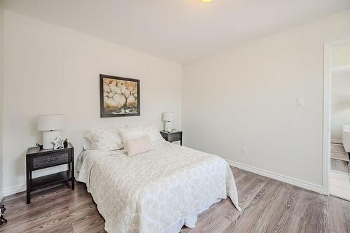 43 Evans Street, Hamilton, ON - Indoor Photo Showing Bedroom