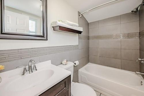 43 Evans Street, Hamilton, ON - Indoor Photo Showing Bathroom