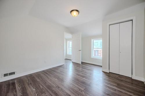 43 Evans Street, Hamilton, ON - Indoor Photo Showing Other Room