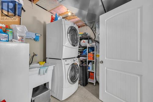 1286 Tanemura Crescent, Kelowna, BC - Indoor Photo Showing Laundry Room