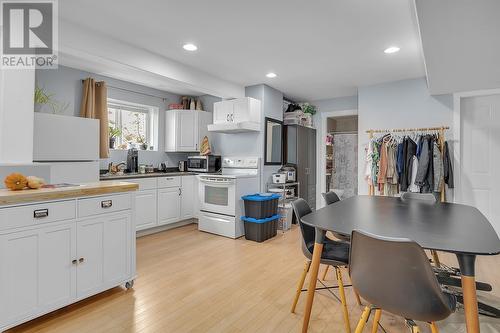 1286 Tanemura Crescent, Kelowna, BC - Indoor Photo Showing Kitchen