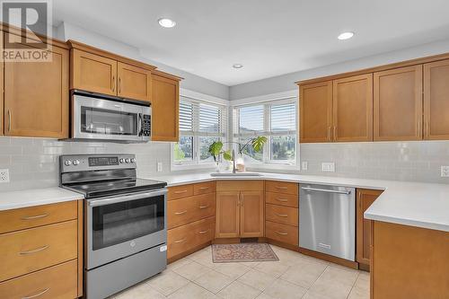 1286 Tanemura Crescent, Kelowna, BC - Indoor Photo Showing Kitchen