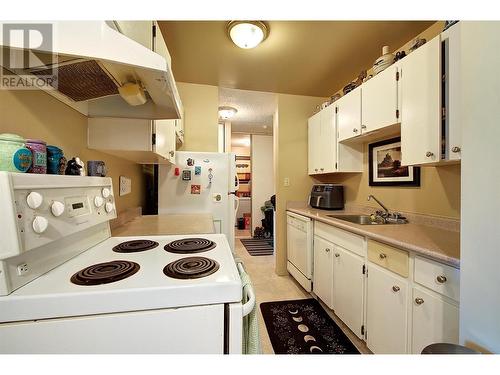 435 Franklyn Road Unit# 115, Kelowna, BC - Indoor Photo Showing Kitchen