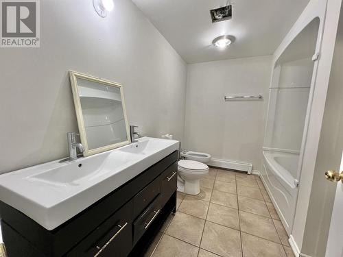 8207 Ross Road, Quesnel, BC - Indoor Photo Showing Bathroom