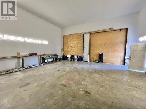 8207 Ross Road, Quesnel, BC - Indoor Photo Showing Garage