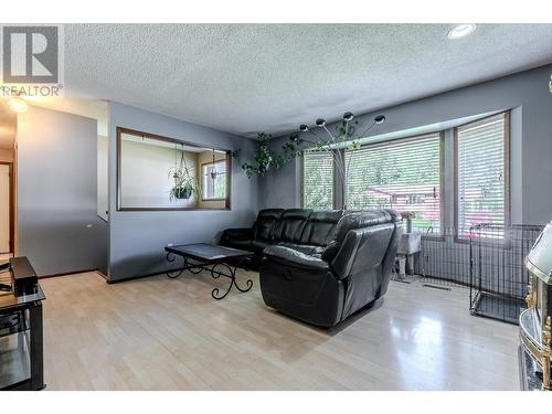 3904 Bellamy Road, Prince George, BC - Indoor Photo Showing Living Room