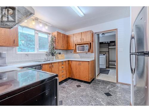 3904 Bellamy Road, Prince George, BC - Indoor Photo Showing Kitchen