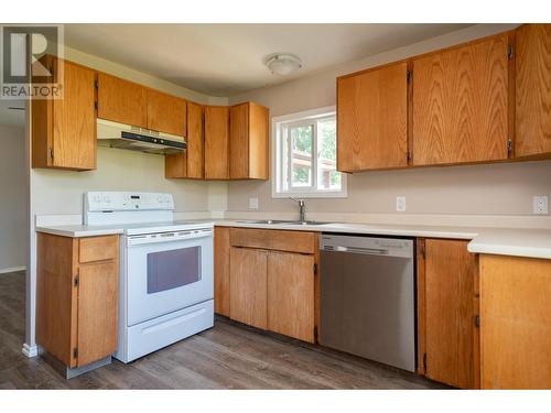 6955 Taft Drive, Prince George, BC - Indoor Photo Showing Kitchen With Double Sink