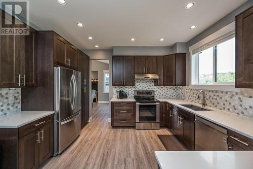 1218 Orizaba Court, Prince George, BC - Indoor Photo Showing Kitchen With Double Sink With Upgraded Kitchen