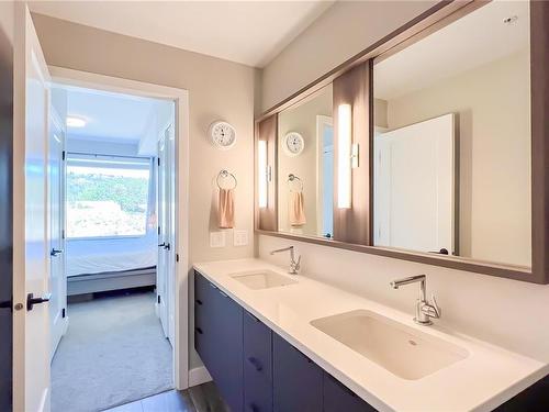 512-967 Whirlaway Cres, Langford, BC - Indoor Photo Showing Bathroom
