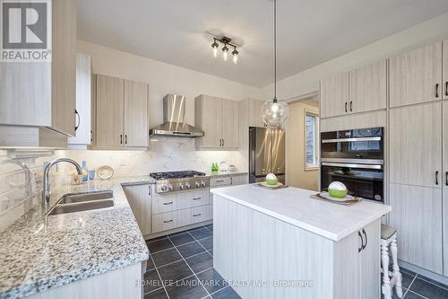 78 Current Drive, Richmond Hill, ON - Indoor Photo Showing Kitchen With Double Sink With Upgraded Kitchen