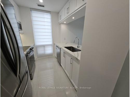 1602-85 Bloor St E, Toronto, ON - Indoor Photo Showing Kitchen