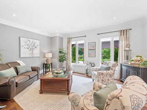 10 Forest Ridge Cres, Halton Hills, ON - Indoor Photo Showing Living Room