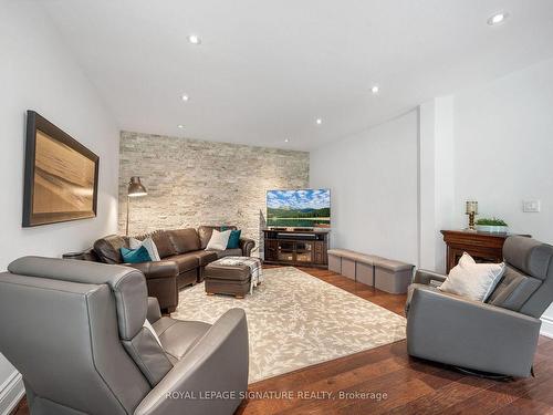 10 Forest Ridge Cres, Halton Hills, ON - Indoor Photo Showing Living Room