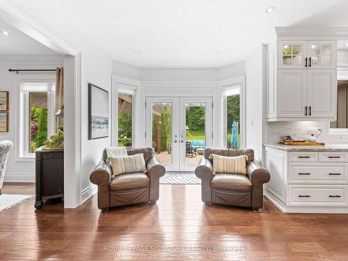 10 Forest Ridge Cres, Halton Hills, ON - Indoor Photo Showing Living Room