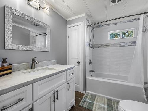 2505 Kinvig Street, Merritt, BC - Indoor Photo Showing Bedroom