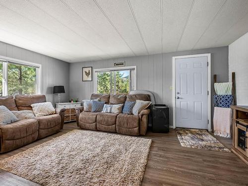 2505 Kinvig Street, Merritt, BC - Indoor Photo Showing Living Room