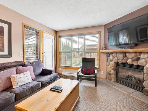 31-6005 Valley Drive, Sun Peaks, BC - Indoor Photo Showing Living Room With Fireplace