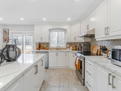 103 Vivians Cres, Brampton, ON - Indoor Photo Showing Kitchen