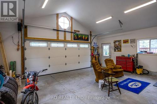 111 Crescent Drive, Kawartha Lakes, ON - Indoor Photo Showing Garage