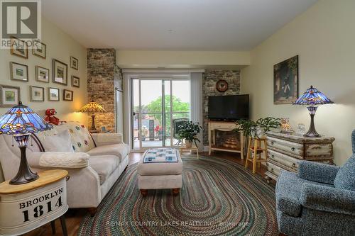 407 - 58 Glenelg Street W, Kawartha Lakes, ON - Indoor Photo Showing Living Room