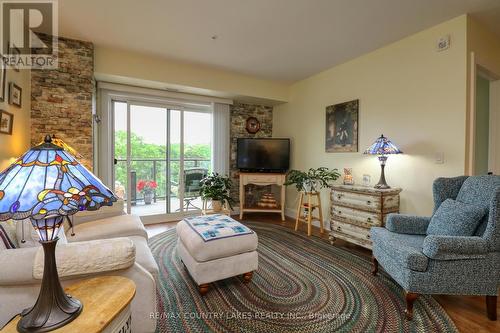 407 - 58 Glenelg Street W, Kawartha Lakes, ON - Indoor Photo Showing Living Room With Fireplace