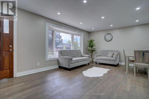 26 Mackenzie Drive, Halton Hills, ON - Indoor Photo Showing Living Room