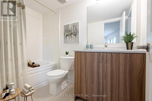 90 Salina Street, Mississauga, ON - Indoor Photo Showing Bathroom