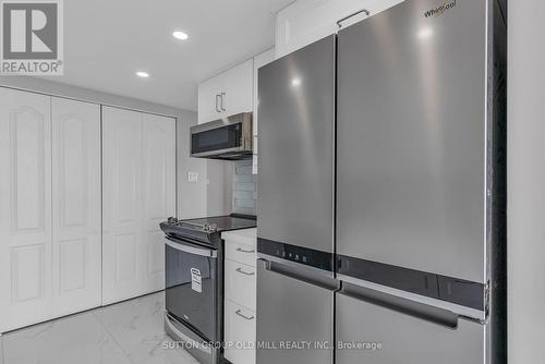 Lph 03 - 550 Webb Drive, Mississauga, ON - Indoor Photo Showing Kitchen