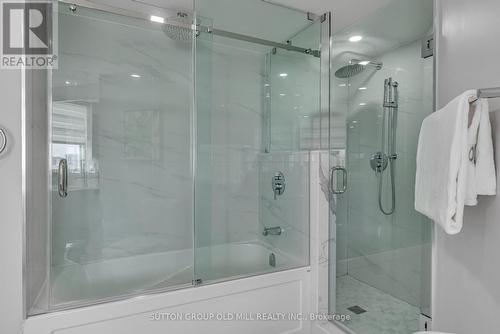 Lph 03 - 550 Webb Drive, Mississauga, ON - Indoor Photo Showing Bathroom