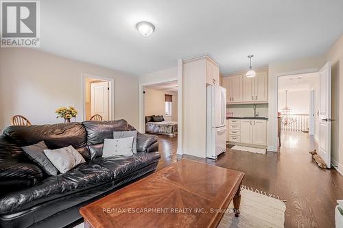 923 Beechwood Avenue, Mississauga, ON - Indoor Photo Showing Living Room