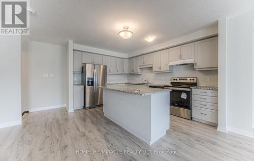 17 Valencia Drive E, Kitchener, ON - Indoor Photo Showing Kitchen