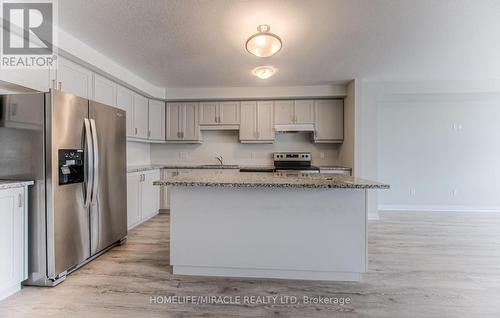 17 Valencia Drive E, Kitchener, ON - Indoor Photo Showing Kitchen