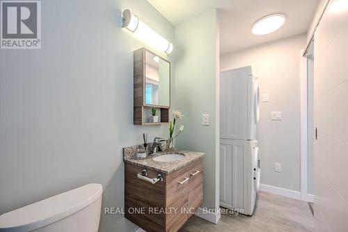 1908 - 318 Spruce Street, Waterloo, ON - Indoor Photo Showing Bathroom