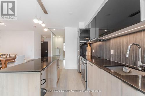 647 - 31 Tippett Road, Toronto, ON - Indoor Photo Showing Kitchen