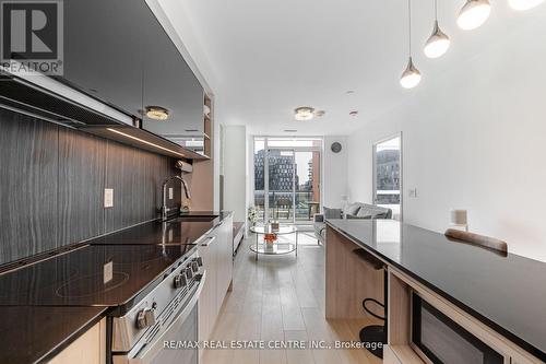 647 - 31 Tippett Road, Toronto, ON - Indoor Photo Showing Kitchen With Upgraded Kitchen