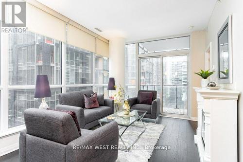 1308 - 8 Mercer Street, Toronto, ON - Indoor Photo Showing Living Room