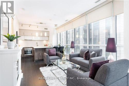 1308 - 8 Mercer Street, Toronto, ON - Indoor Photo Showing Living Room