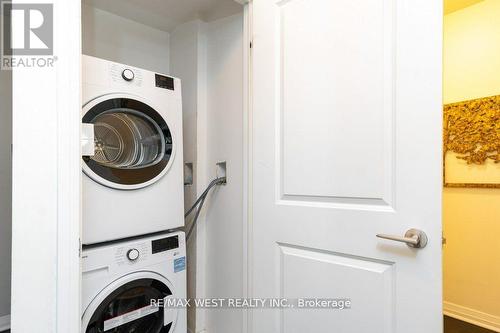 1308 - 8 Mercer Street, Toronto, ON - Indoor Photo Showing Laundry Room