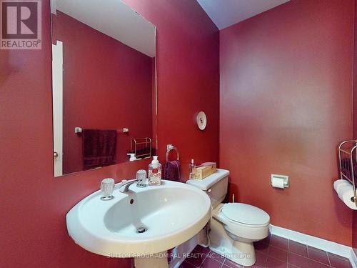 28 Gatcombe Circle, Richmond Hill, ON - Indoor Photo Showing Bathroom