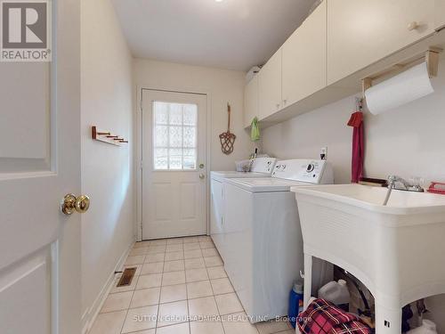 28 Gatcombe Circle, Richmond Hill, ON - Indoor Photo Showing Laundry Room