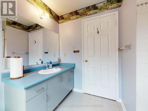 28 Gatcombe Circle, Richmond Hill, ON - Indoor Photo Showing Bathroom