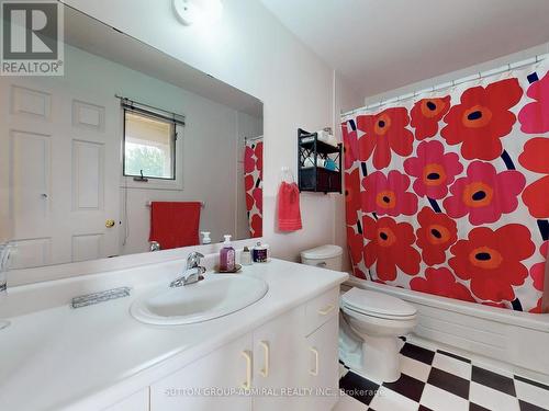 28 Gatcombe Circle, Richmond Hill, ON - Indoor Photo Showing Bathroom