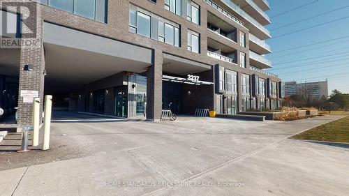 506 - 3237 Bayview Avenue, Toronto, ON - Outdoor