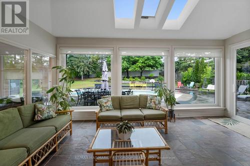 206 Corner Ridge Road, Aurora (Aurora Highlands), ON - Indoor Photo Showing Living Room